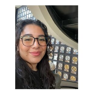 Meet your Posher, Esmeralda